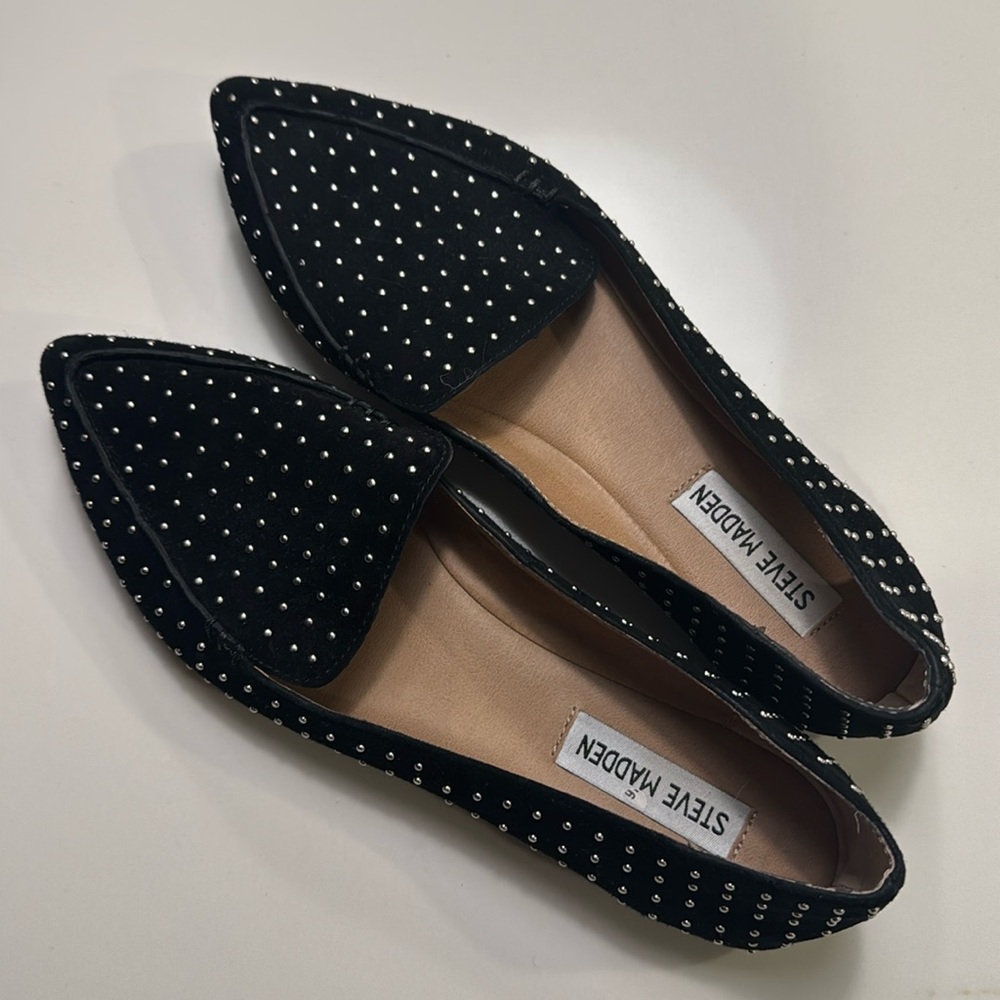 Steve Madden Black Feather Studded Loafer size 8
